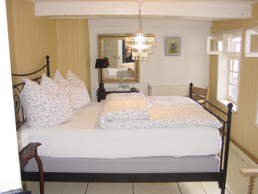 Robert'S Bed & Breakfast Helmarshausen Εξωτερικό φωτογραφία